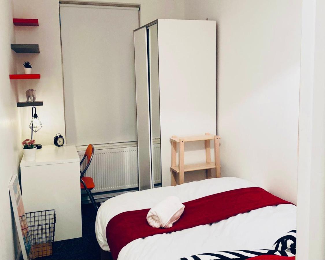 Holiday home Spacious Four Bedroom 3 Bathrooms - Coventry