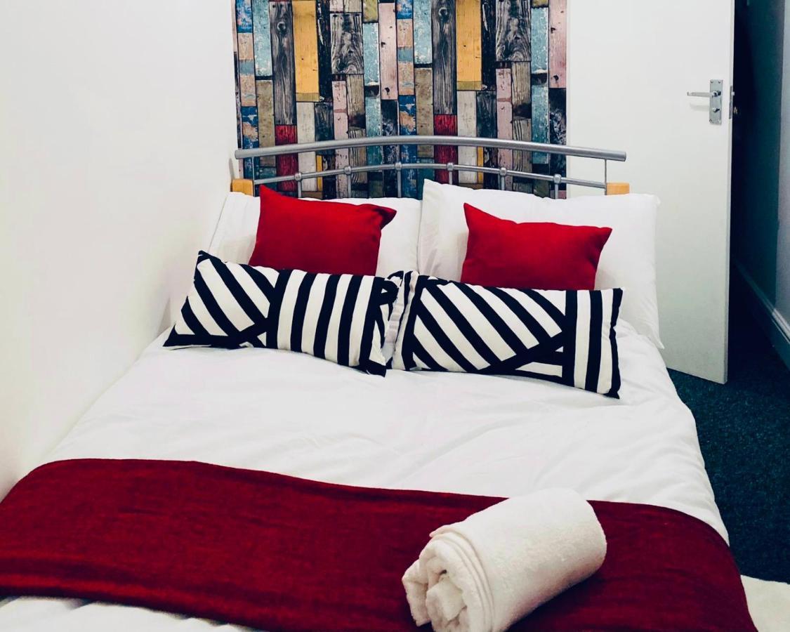 Holiday home Spacious Four Bedroom 3 Bathrooms - *