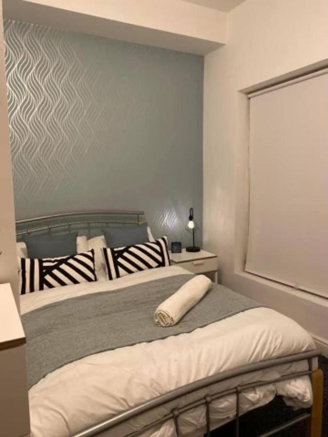 Spacious Four Bedroom 3 Bathrooms - Holiday home Coventry