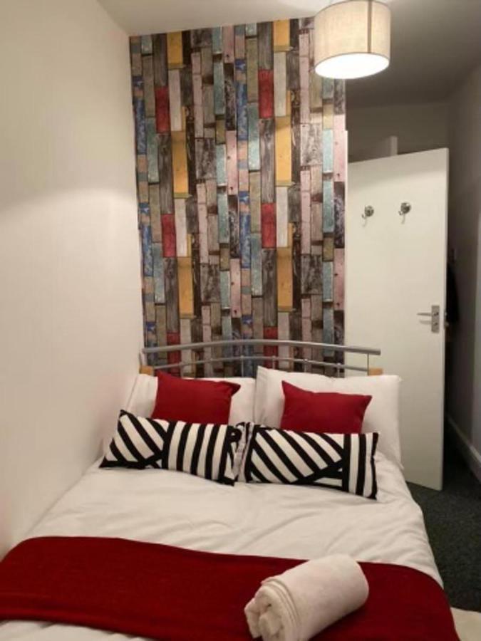 Holiday home Spacious Four Bedroom 3 Bathrooms - Coventry