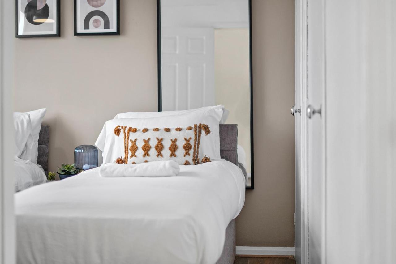 Cosy 3 Bedroom With Free Parking, Garden And Smart Tv With Netflix By Yoko