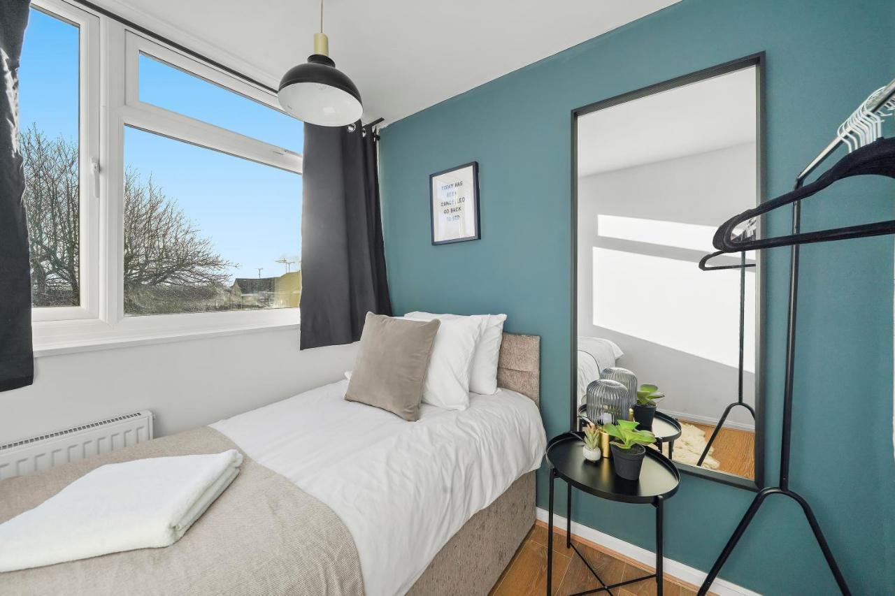 Cosy 3 Bedroom With Free Parking, Garden And Smart Tv With Netflix By Yoko Coventry