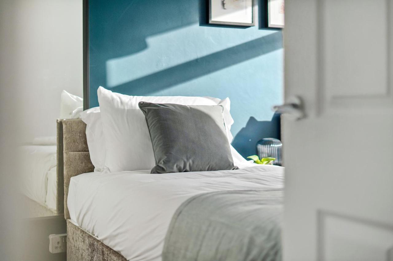 Cosy 3 Bedroom With Free Parking, Garden And Smart Tv With Netflix By Yoko Holiday home *