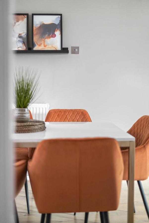 Holiday home Cosy 3 Bedroom With Free Parking, Garden And Smart Tv With Netflix By Yoko *