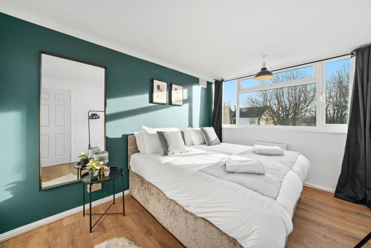 Cosy 3 Bedroom With Free Parking, Garden And Smart Tv With Netflix By Yoko Coventry