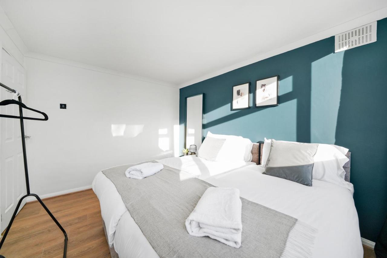 Cosy 3 Bedroom With Free Parking, Garden And Smart Tv With Netflix By Yoko