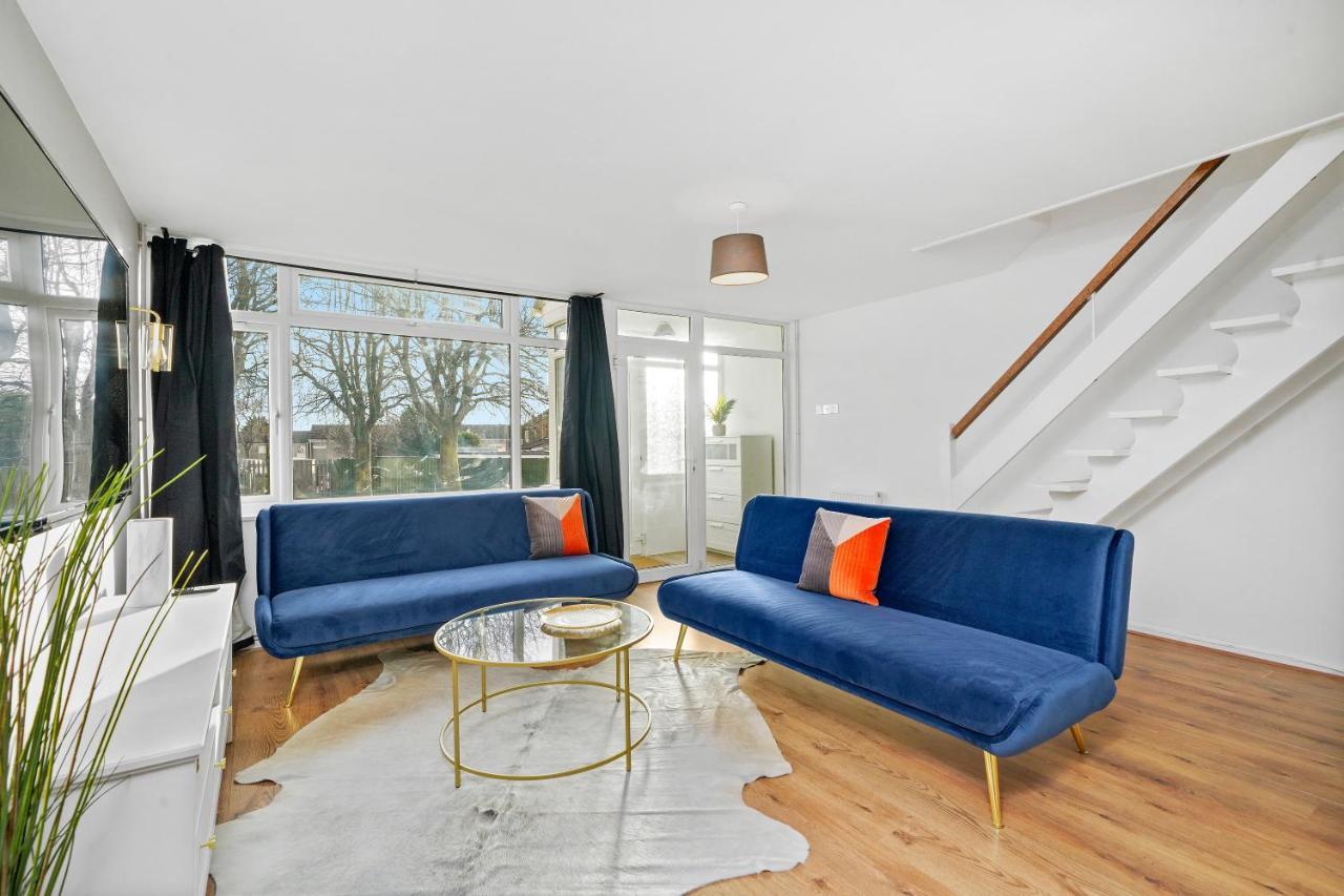 Cosy 3 Bedroom With Free Parking, Garden And Smart Tv With Netflix By Yoko Holiday home *