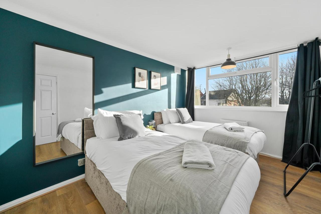 Cosy 3 Bedroom With Free Parking, Garden And Smart Tv With Netflix By Yoko