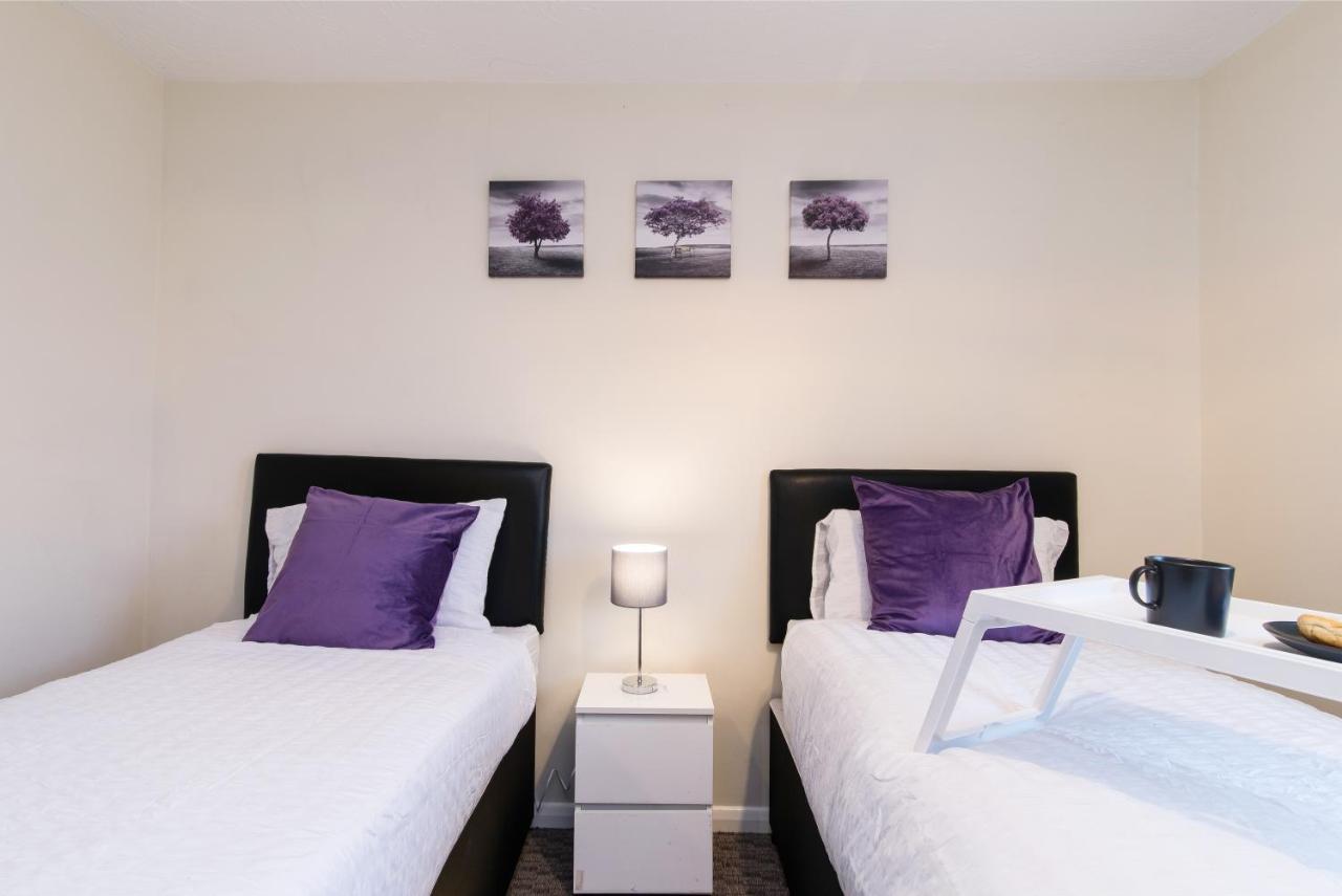 Coventry- Perchfoot 3 Bedroom Contractor And Pet-friendly Spacious House By Sublime Holiday home Coventry