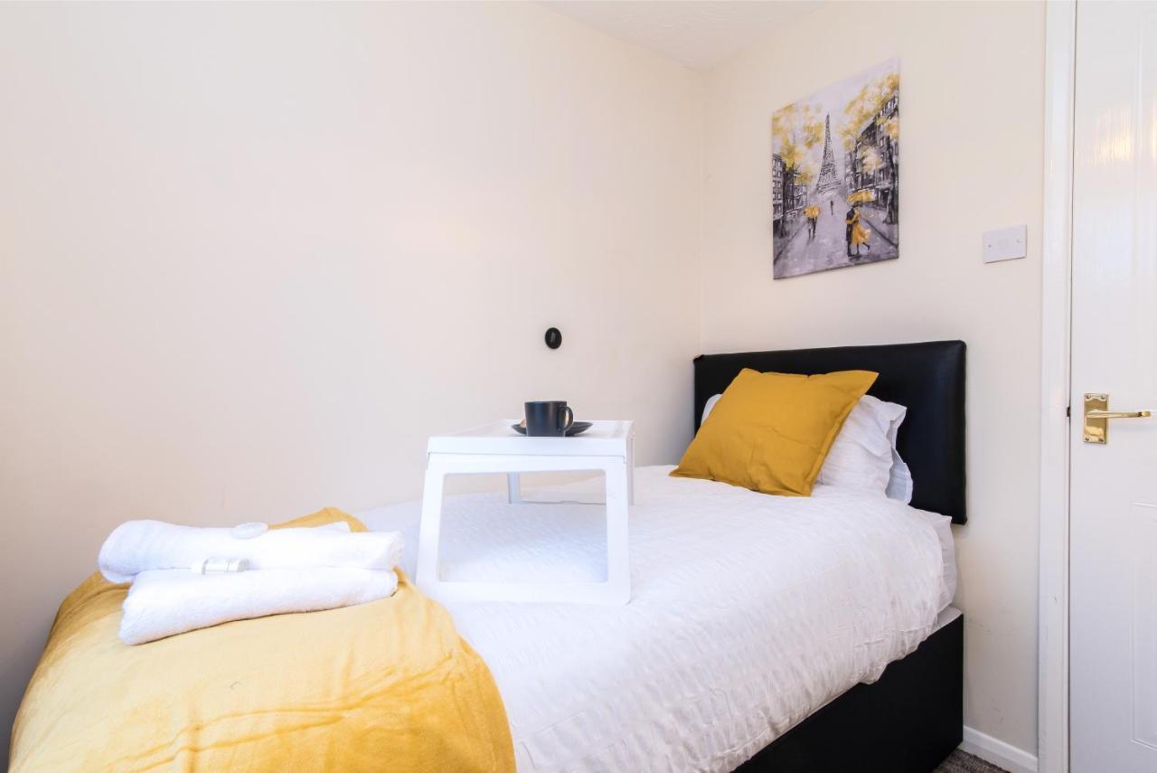 Holiday home Coventry- Perchfoot 3 Bedroom Contractor And Pet-friendly Spacious House By Sublime *