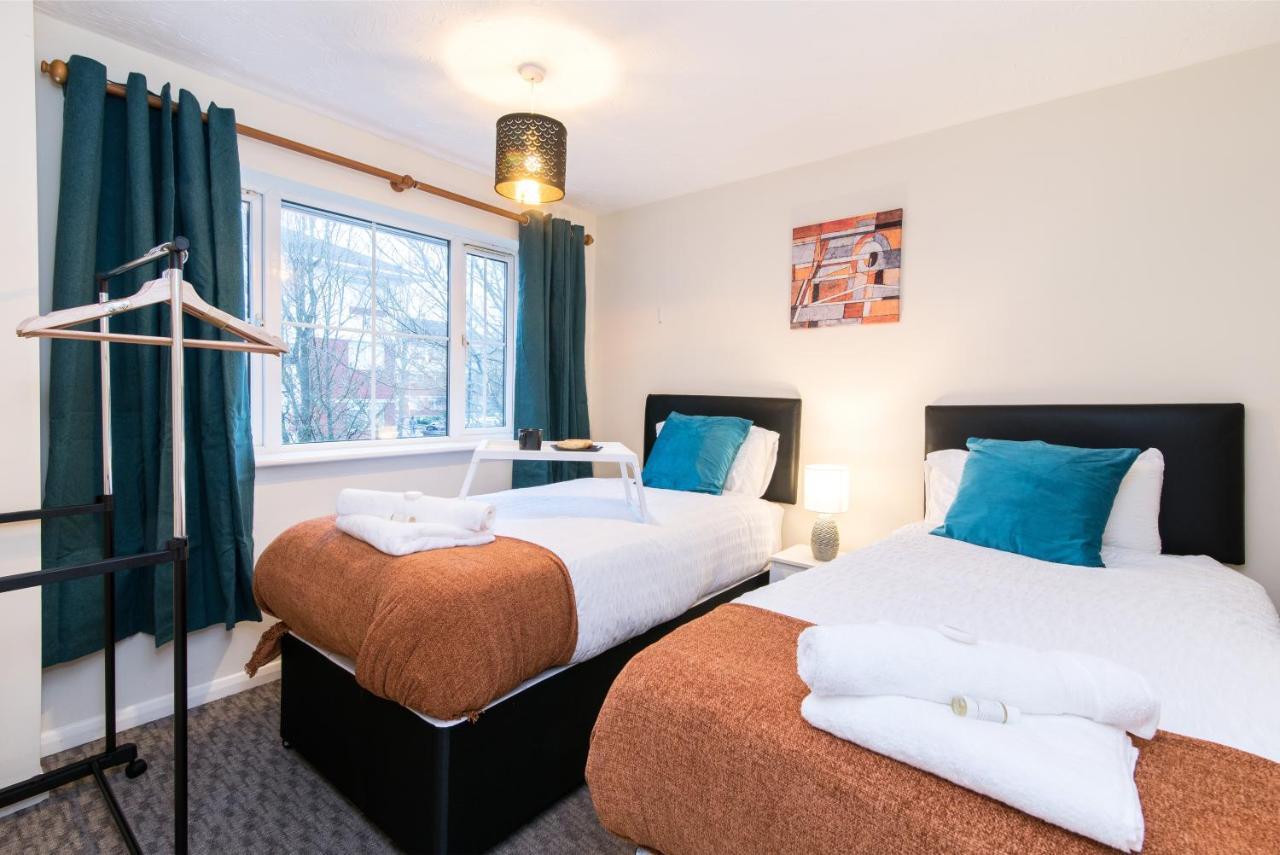 Coventry- Perchfoot 3 Bedroom Contractor And Pet-friendly Spacious House By Sublime Holiday home