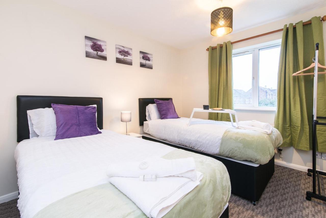 Coventry- Perchfoot 3 Bedroom Contractor And Pet-friendly Spacious House By Sublime *