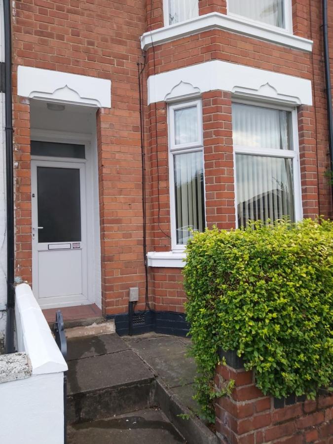 Comfy 4 Bed Away From