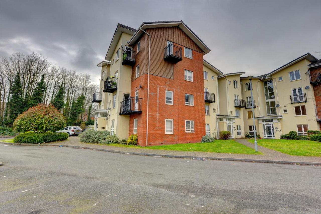 Comfy 2br With Balcony - Waterlily Coventry