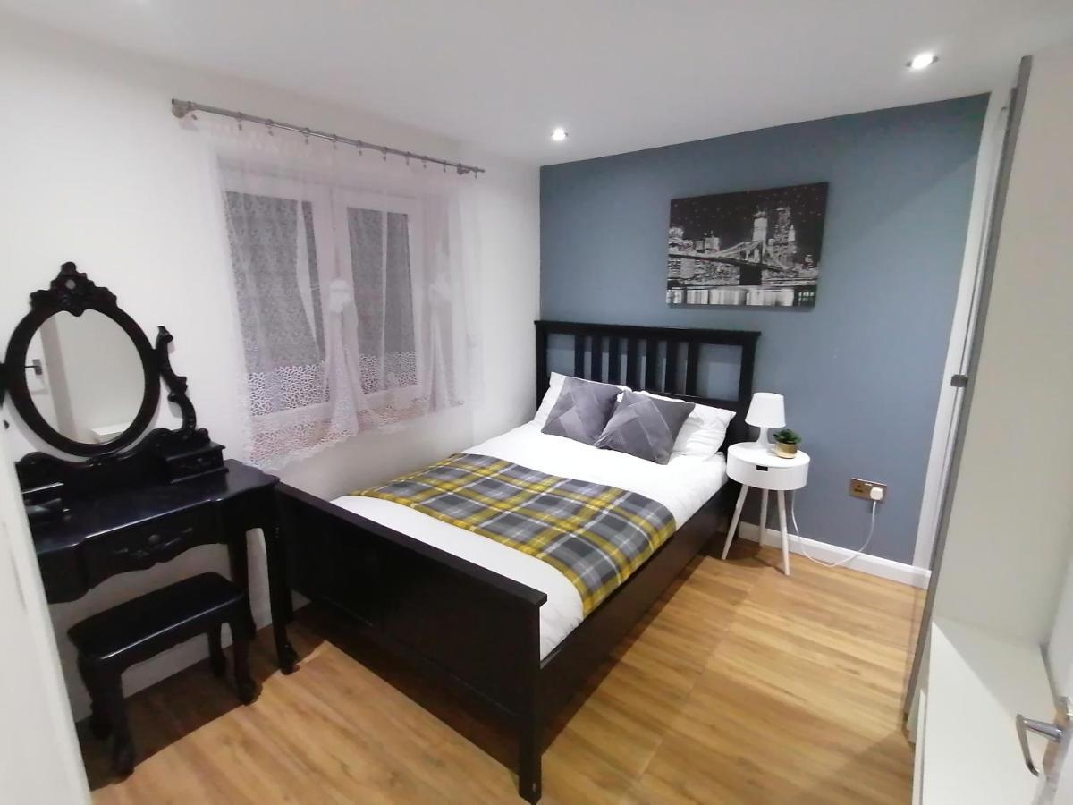 Lovely 2-bed In Apartment *