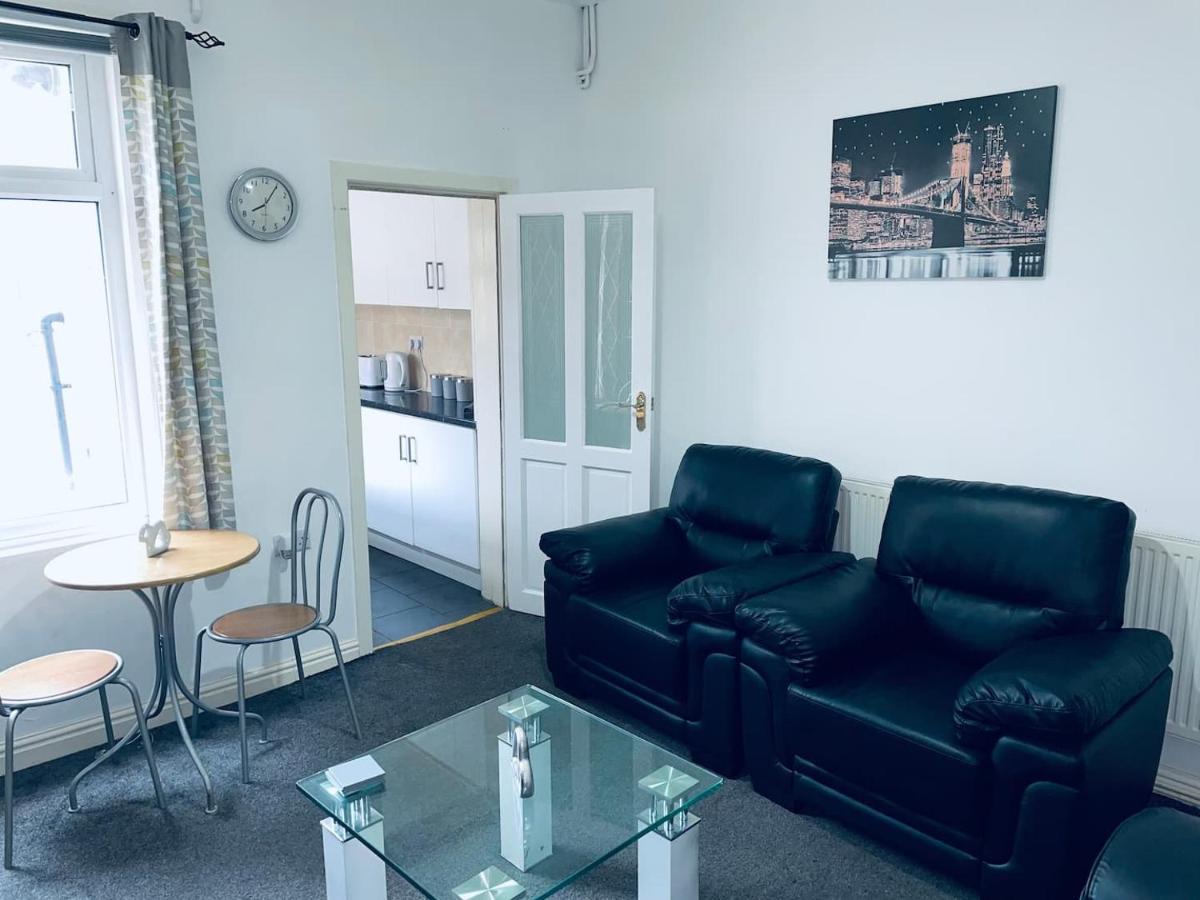 Cheerful Town House In Centre Coventry