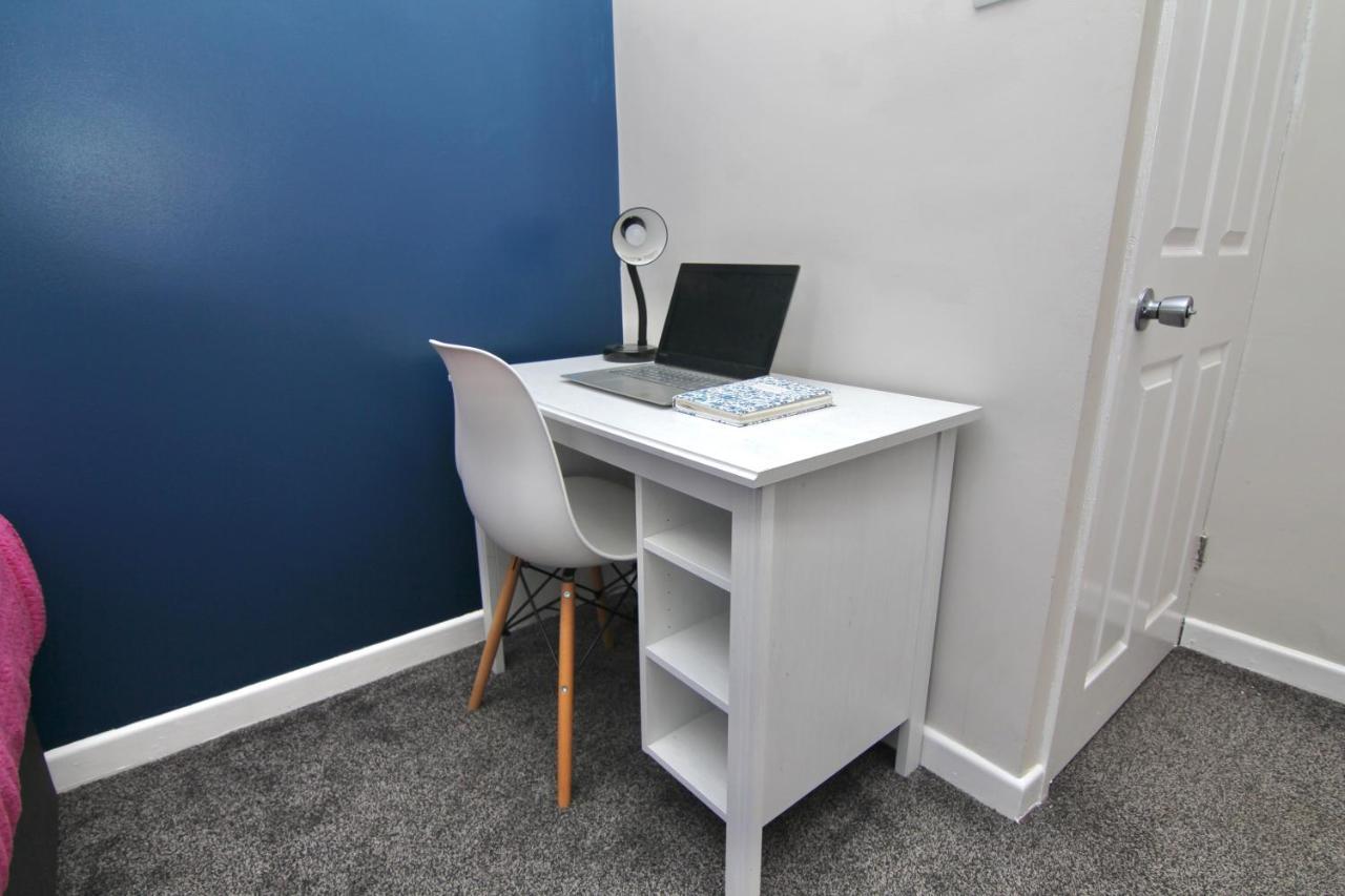 Holiday home Mount House - Tranquil 4-bed Gem, 10 Min Walk To Centre *