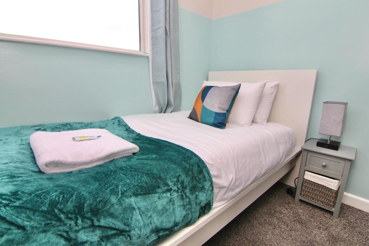 Holiday home Mount House - Tranquil 4-bed Gem, 10 Min Walk To Centre Coventry
