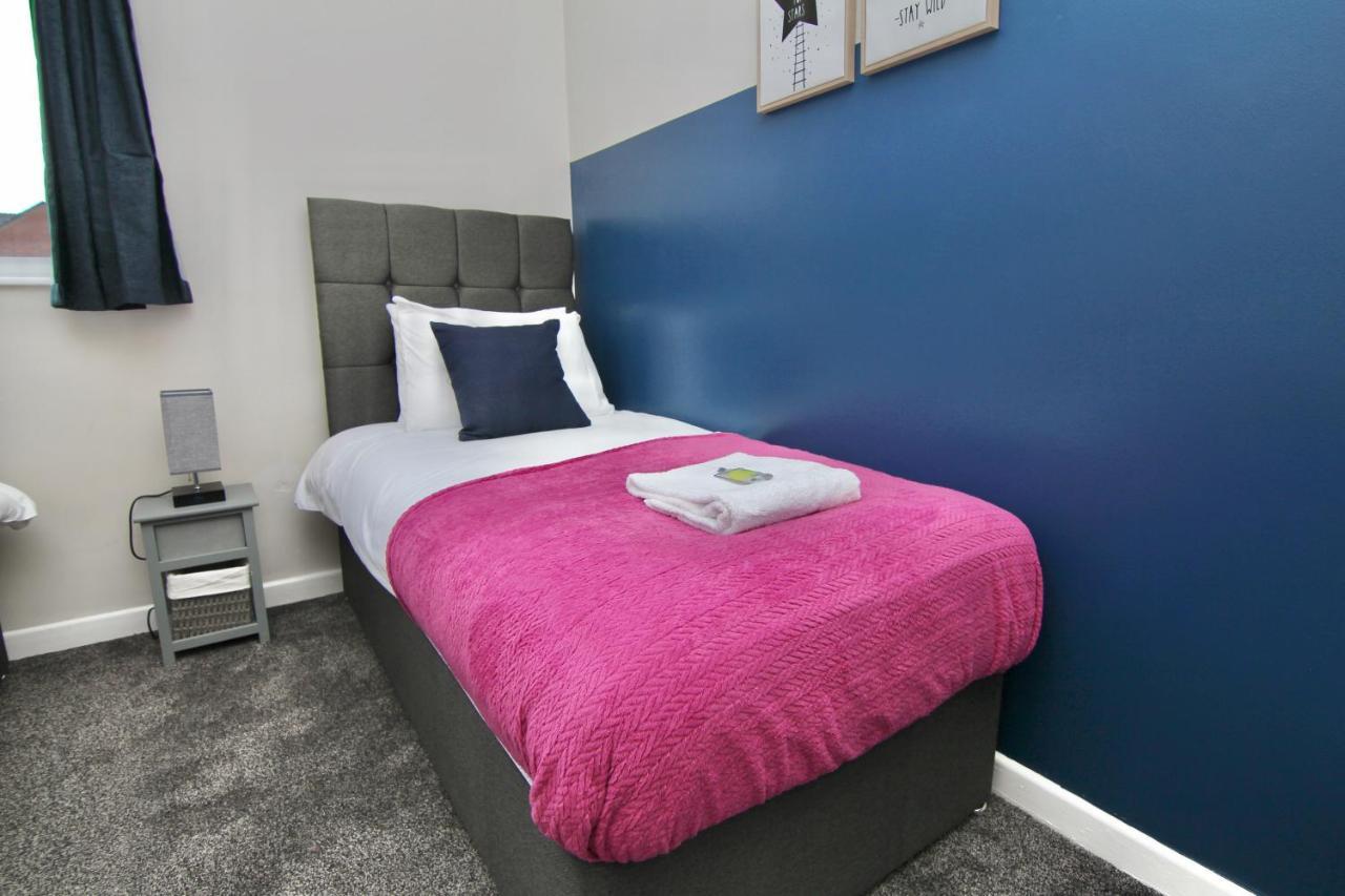Holiday home Mount House - Tranquil 4-bed Gem, 10 Min Walk To Centre *