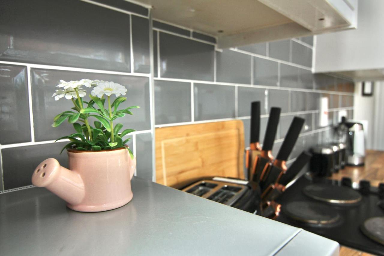 Holiday home Mount House - Tranquil 4-bed Gem, 10 Min Walk To Centre Coventry
