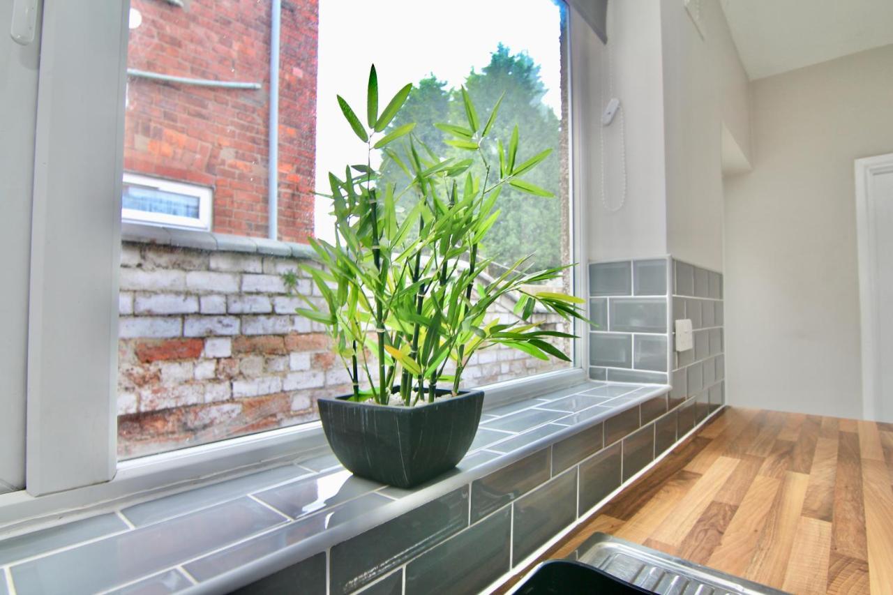 Holiday home Mount House - Tranquil 4-bed Gem, 10 Min Walk To Centre