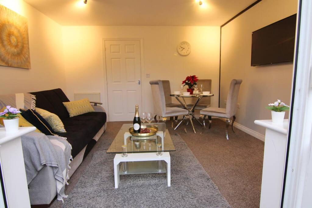 Daimler House - Cosy Near Centre Coventry