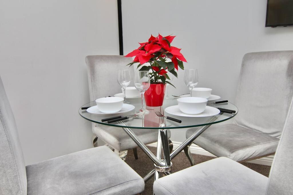 Daimler House - Cosy Near Centre *