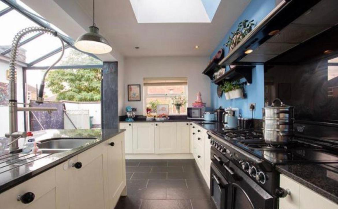 Beautiful 5 Bedroom House In Great Location. * Coventry