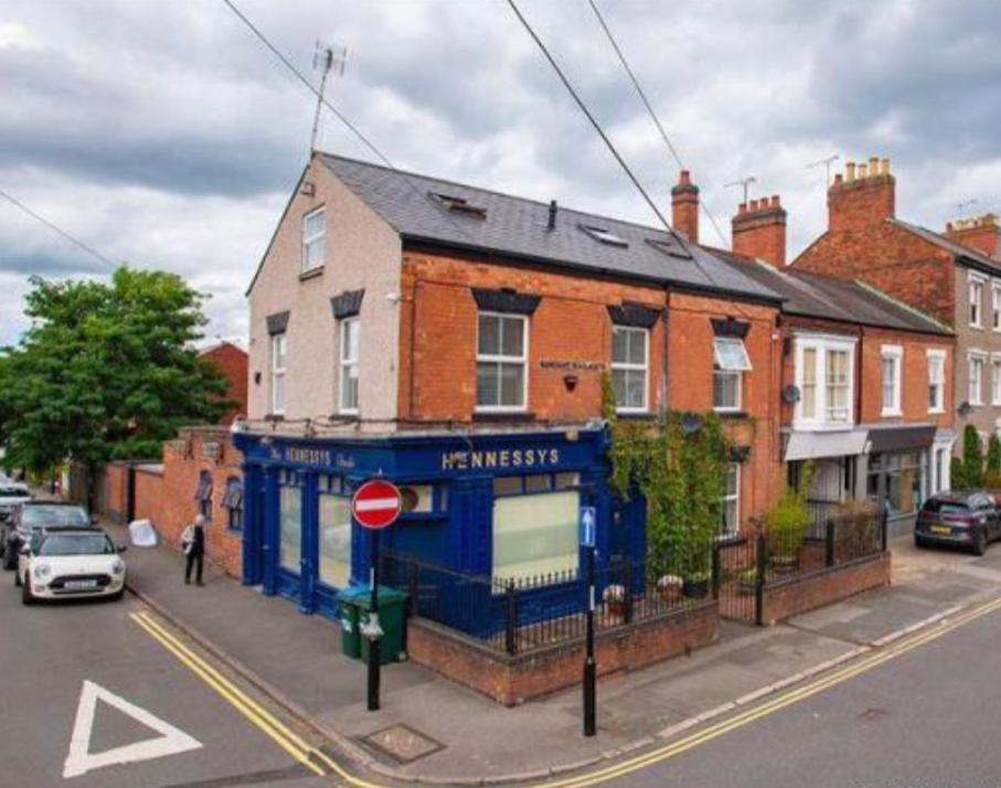 Beautiful 5 Bedroom House In Great Location. Holiday home