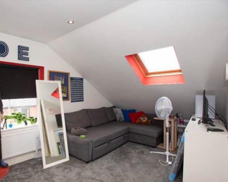 Holiday home Beautiful 5 Bedroom House In Great Location. *