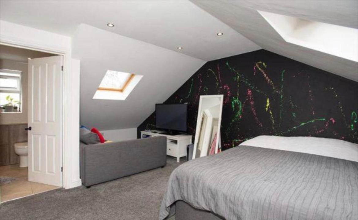 Beautiful 5 Bedroom House In Great Location. Holiday home Coventry