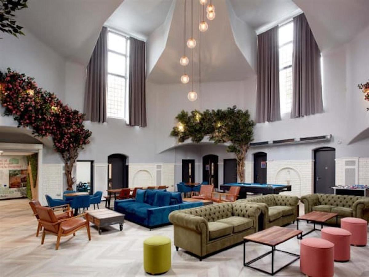 Stylish And Studios, - Sk *