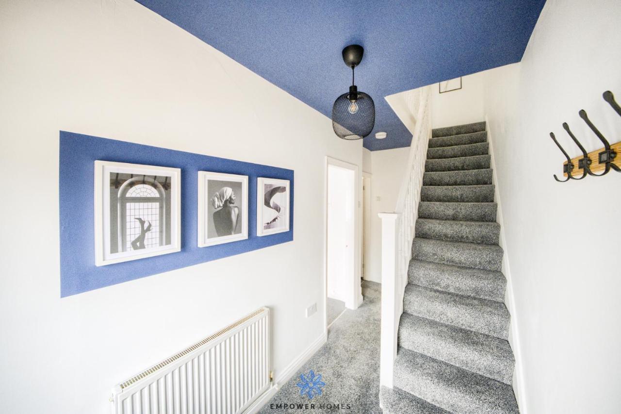 Holiday home Large Stylish 4 Bedroom House, Sleeps 8, Private Parking, By Empower Homes Coventry