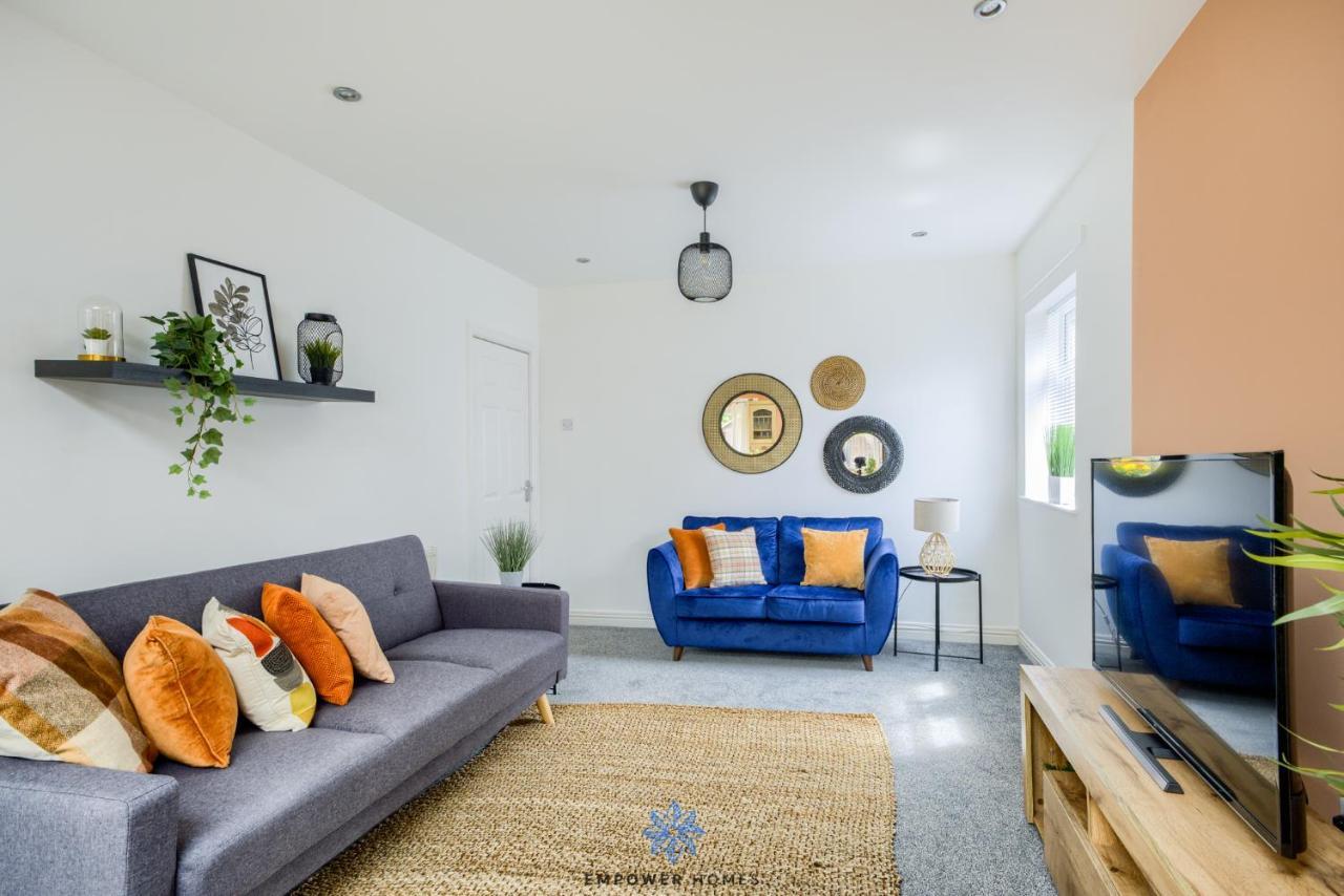 Large Stylish 4 Bedroom House, Sleeps 8, Private Parking, By Empower Homes * Coventry