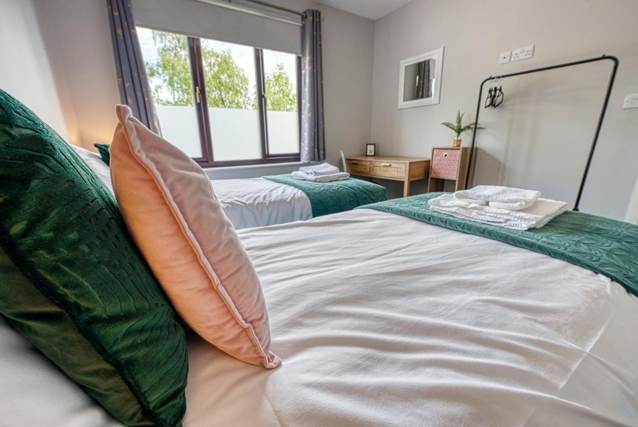 Casa de férias Close To A46 Centre Sleeps 6, 5 Beds Ensuite Free Wi-fi Queens House Inspire Homes *