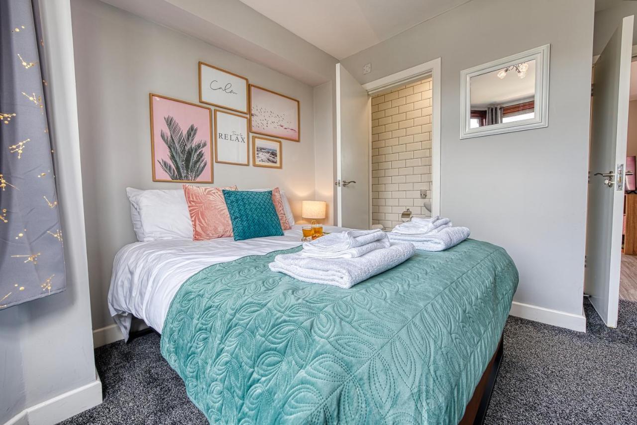 Close To A46 Centre Sleeps 6, 5 Beds Ensuite Free Wi-fi Queens House Inspire Homes Casa de férias