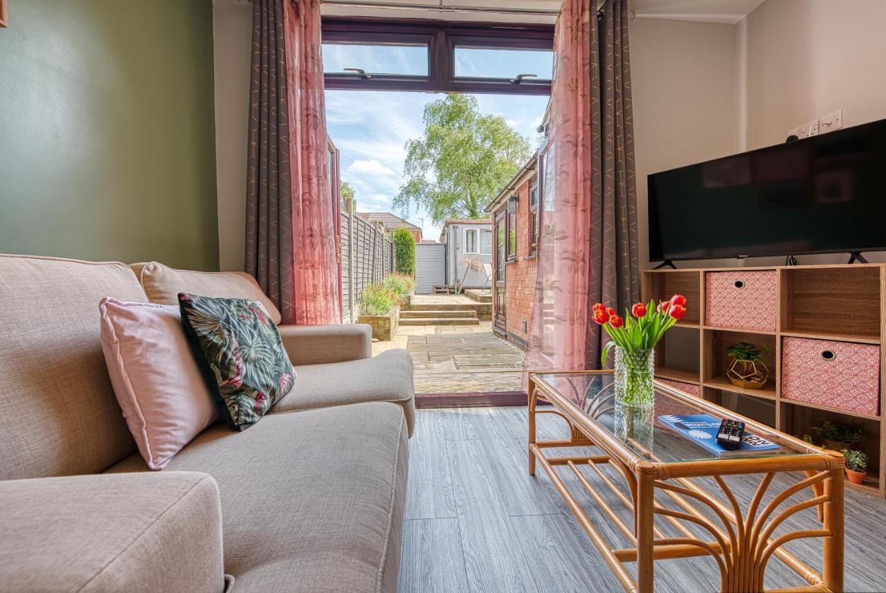 Casa de férias Close To A46 Centre Sleeps 6, 5 Beds Ensuite Free Wi-fi Queens House Inspire Homes Coventry