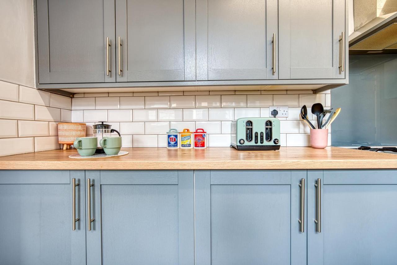 Close To A46 Centre Sleeps 6, 5 Beds Ensuite Free Wi-fi Queens House Inspire Homes Coventry