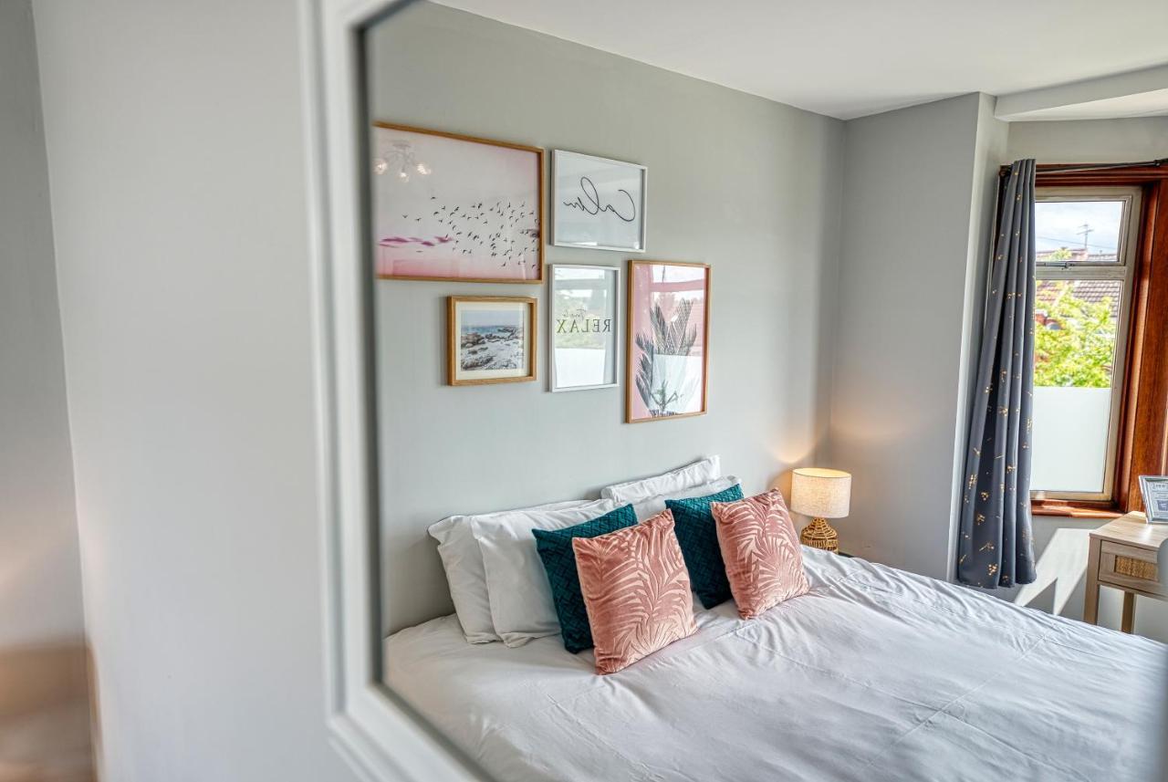 Close To A46 Centre Sleeps 6, 5 Beds Ensuite Free Wi-fi Queens House Inspire Homes Casa de férias *