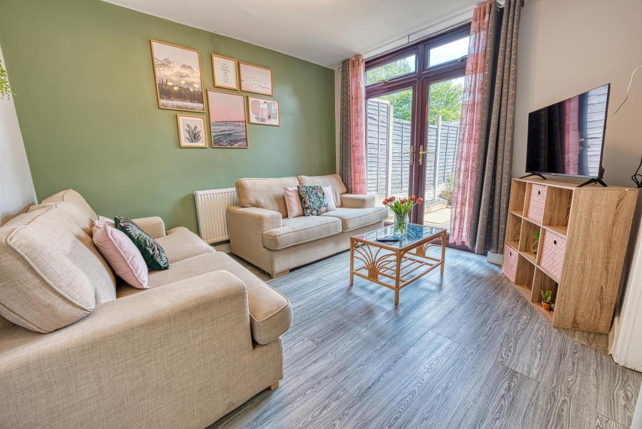 Close To A46 Centre Sleeps 6, 5 Beds Ensuite Free Wi-fi Queens House Inspire Homes Casa de férias