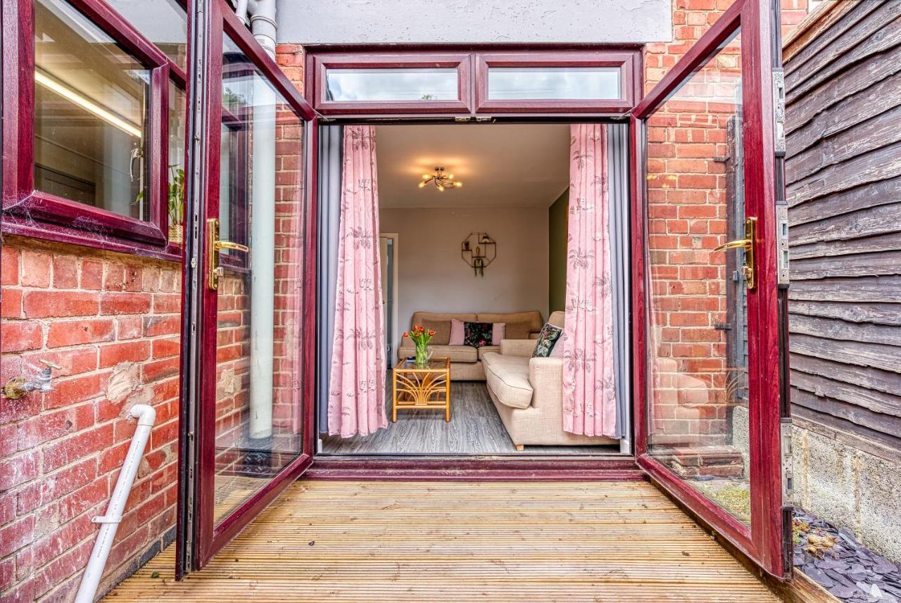 Close To A46 Centre Sleeps 6, 5 Beds Ensuite Free Wi-fi Queens House Inspire Homes Coventry
