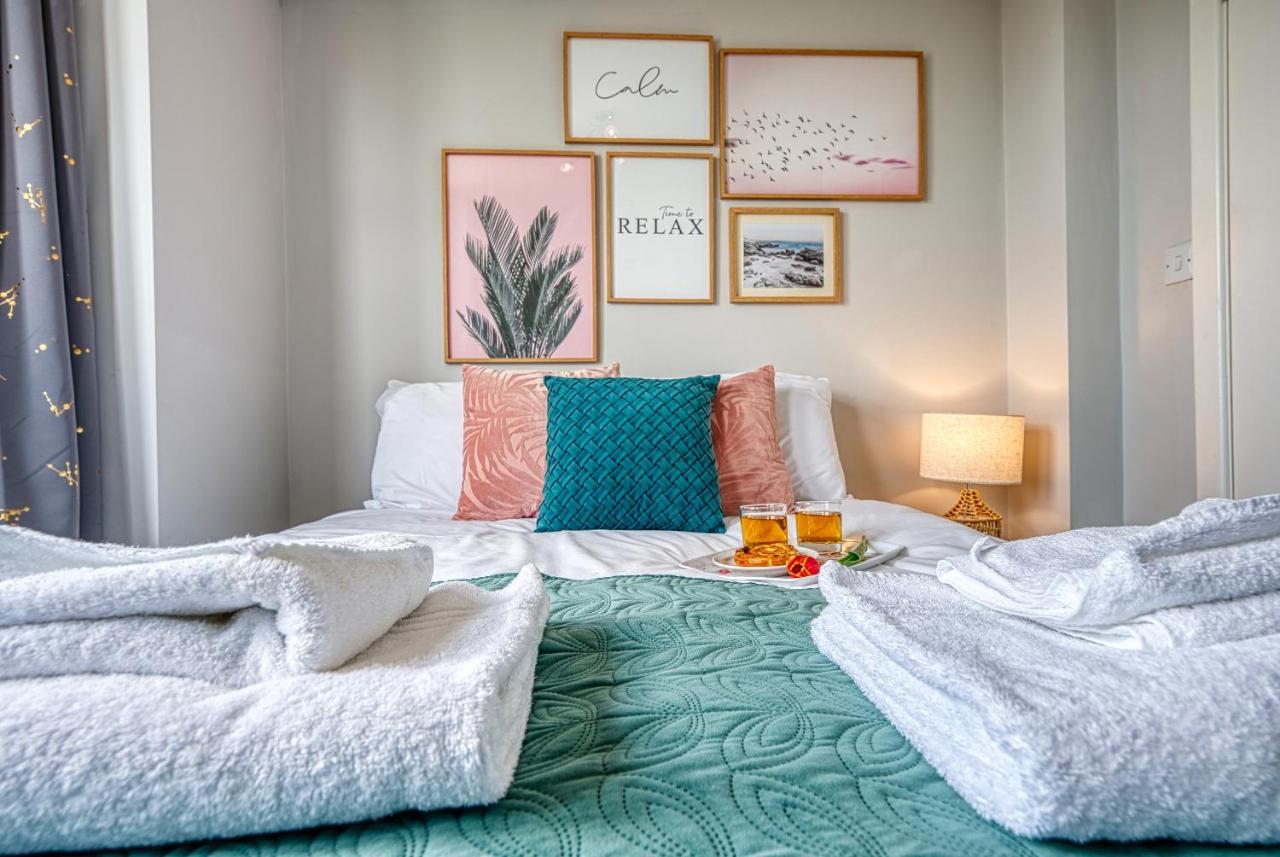 Close To A46 Centre Sleeps 6, 5 Beds Ensuite Free Wi-fi Queens House Inspire Homes Casa de férias