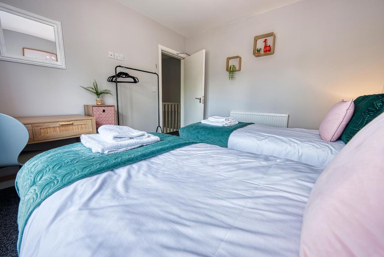 Close To A46 Centre Sleeps 6, 5 Beds Ensuite Free Wi-fi Queens House Inspire Homes Casa de férias *