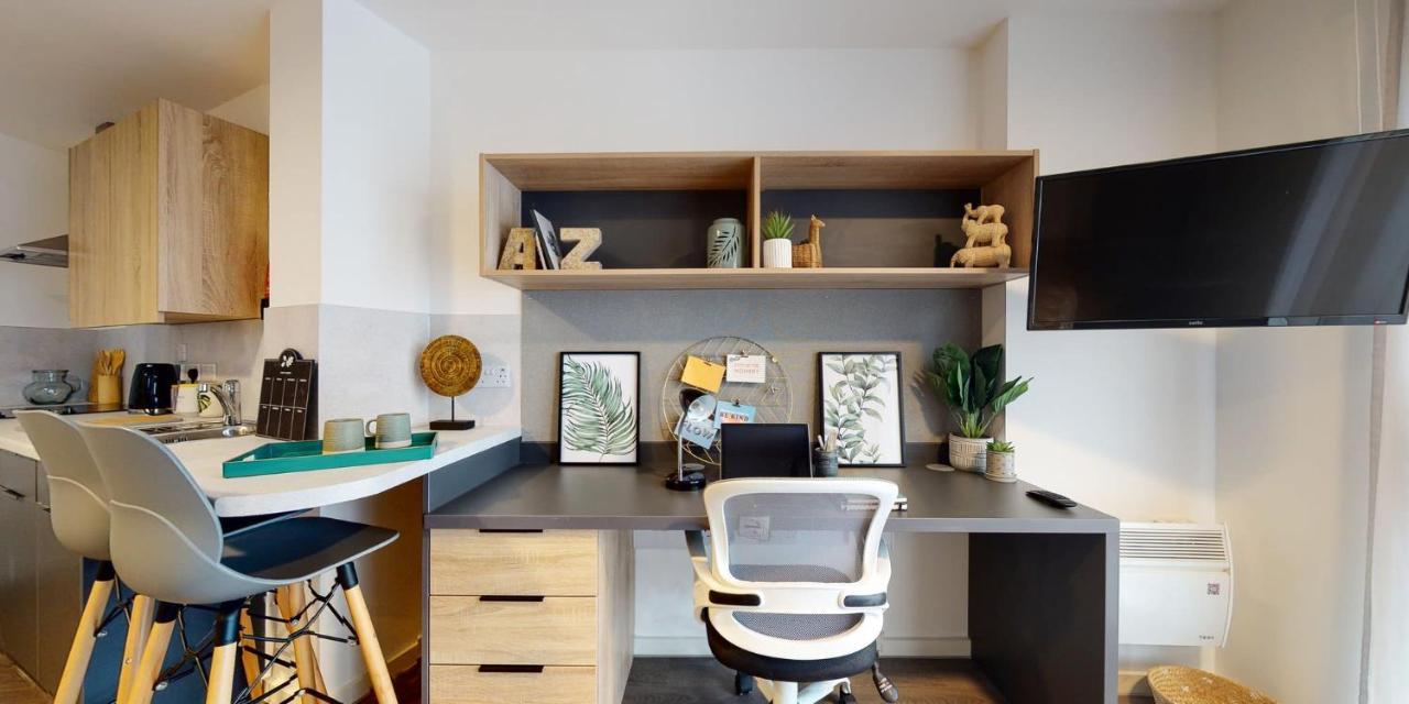 Apartment Canvas Arundel House: Private & Shared Kitchen In Coventry