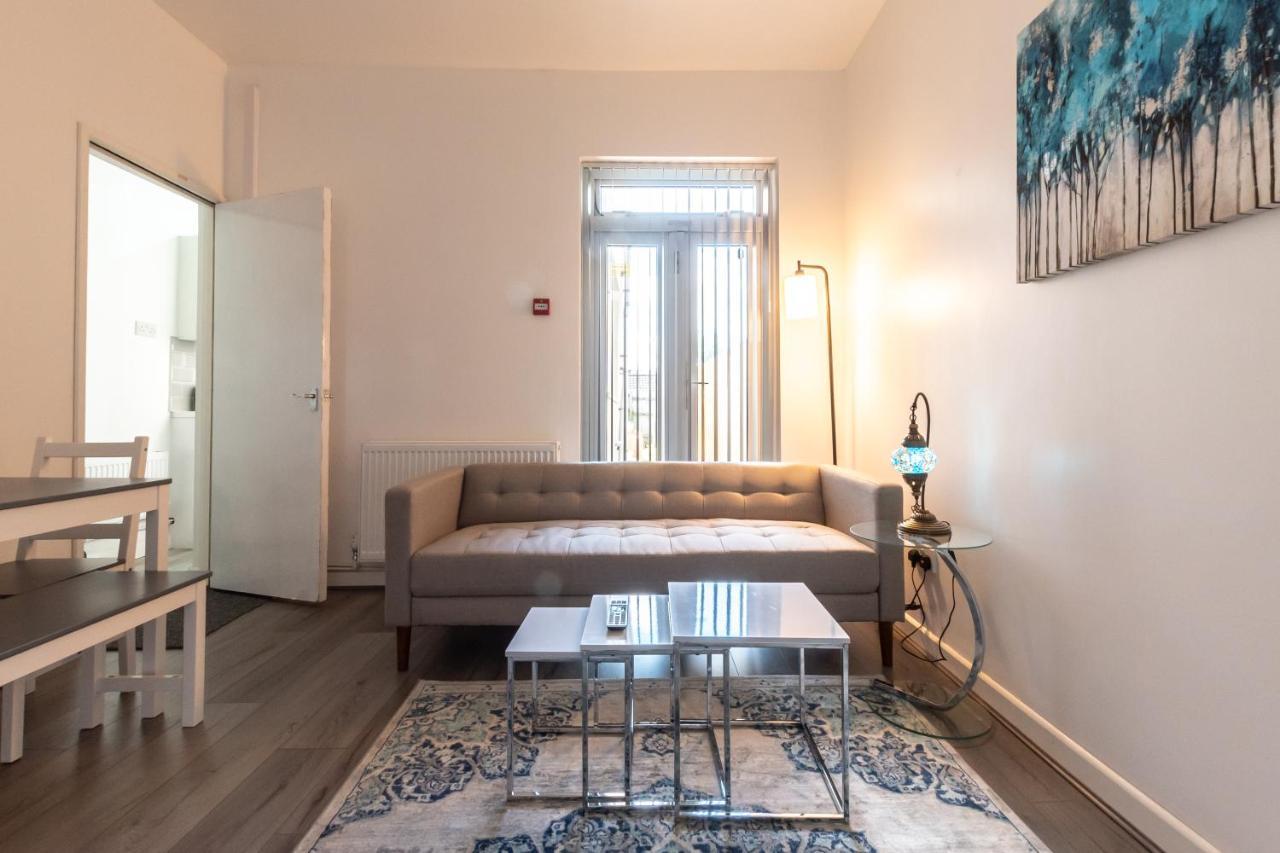 Holiday home Tanzanite - 5 Bedroom House / Sleeps 10 Coventry