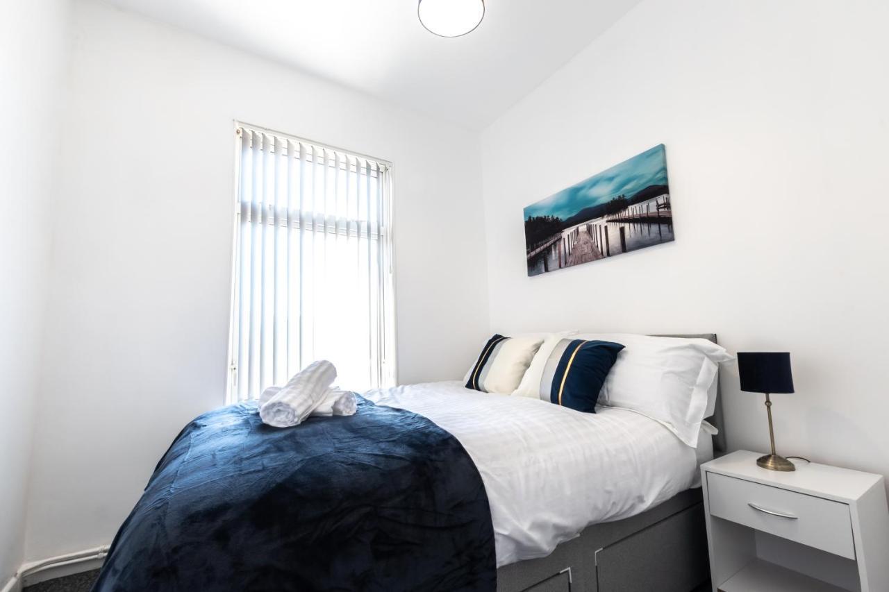 Tanzanite - 5 Bedroom House / Sleeps 10 * Coventry