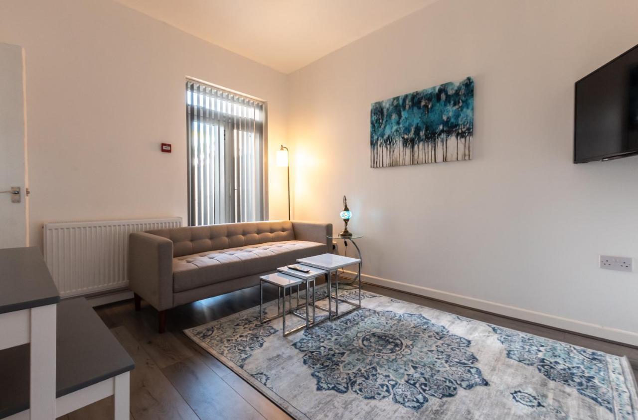 Tanzanite - 5 Bedroom House / Sleeps 10 * Coventry