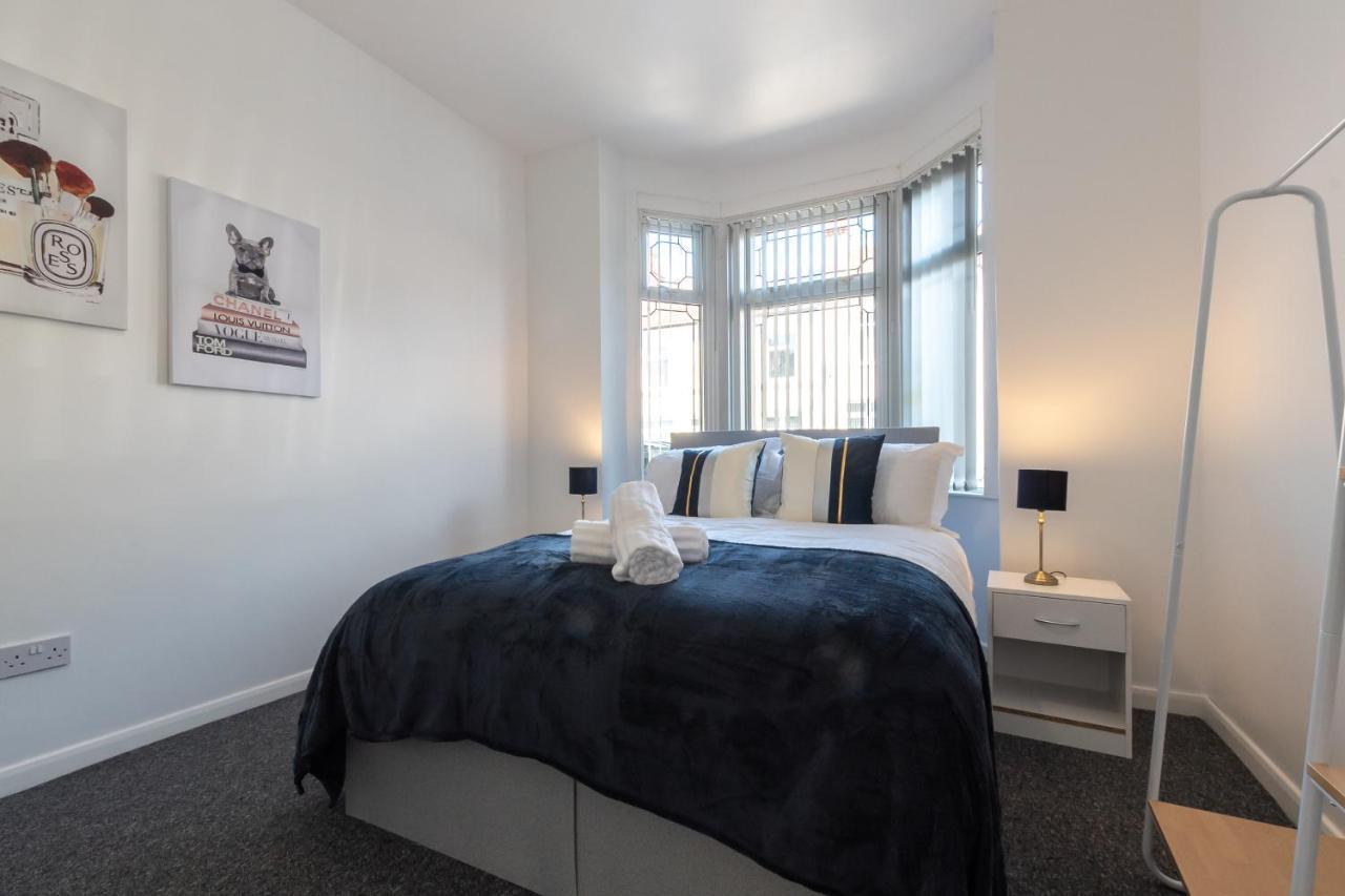 Tanzanite - 5 Bedroom House / Sleeps 10 * Coventry