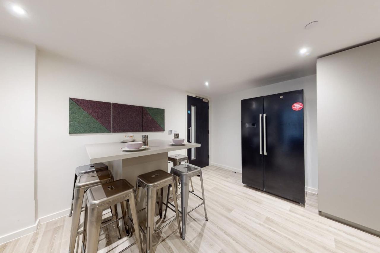 Apartment Private Bedrooms With Shared Kitchen And Living Area At Canvas Point In