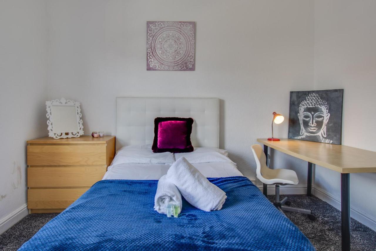 Stayzo House Accommodation- Free Parking Coventry